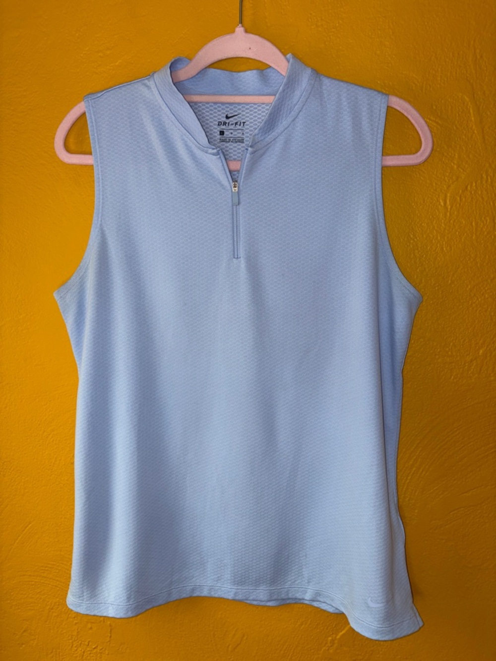 Nike Women’s Light Blue Golf Sleeveless Dri-Fit Mesh Tank Top Sz Large 1/4 zip